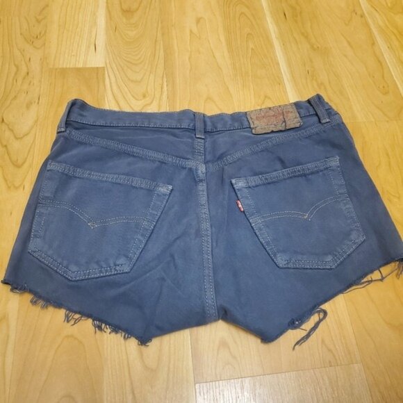 ➤ Levi's® Red Tab Cut Off Studs Shorts RP 4 LF ➤ Rihanna‘s Ragged Priest  ➤ Navy - Picture 4 of 14